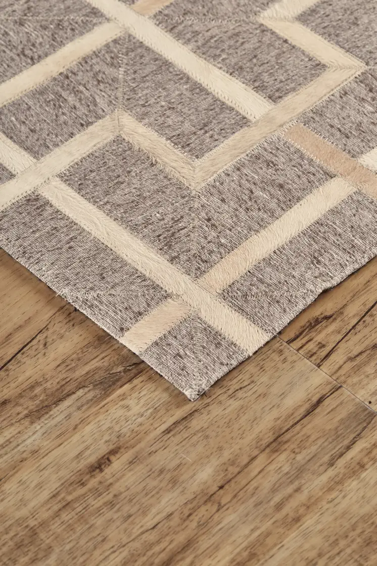 5' X 8' Tan and Ivory Geometric Hand Woven Area Rug