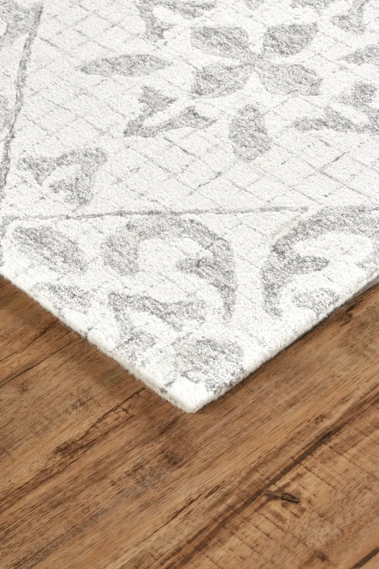 8' X 10' Ivory and Gray Wool Floral Hand Tufted Area Rug