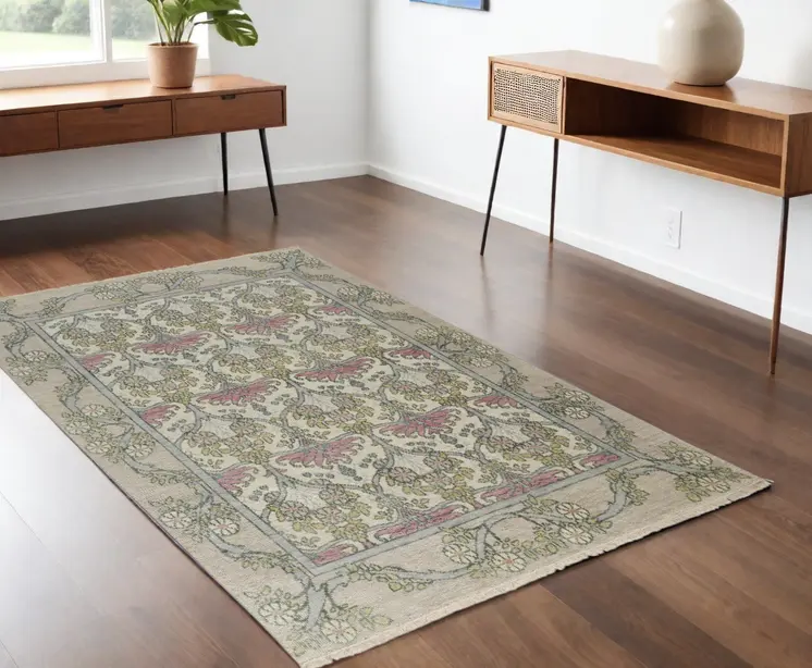 4' X 6' Ivory Gray and Pink Wool Floral Hand Knotted Area Rug