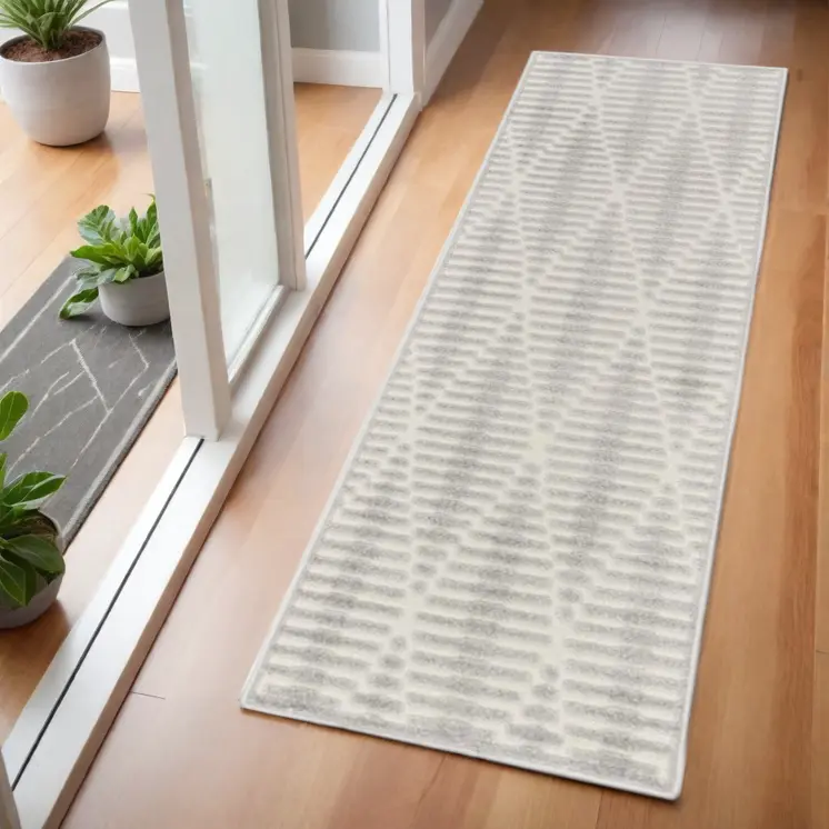 6' Gray Geometric Runner Rug