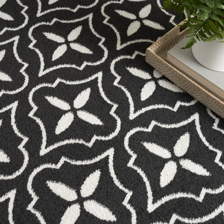 4' X 6' Black And Ivory Geometric Indoor Outdoor Area Rug