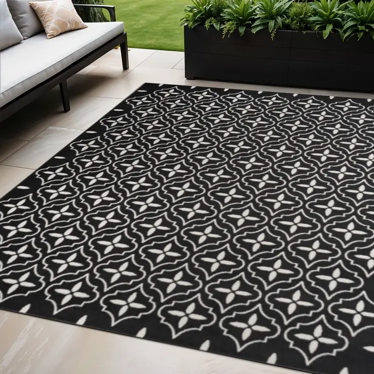 5' X 7' Black And Ivory Geometric Indoor Outdoor Area Rug