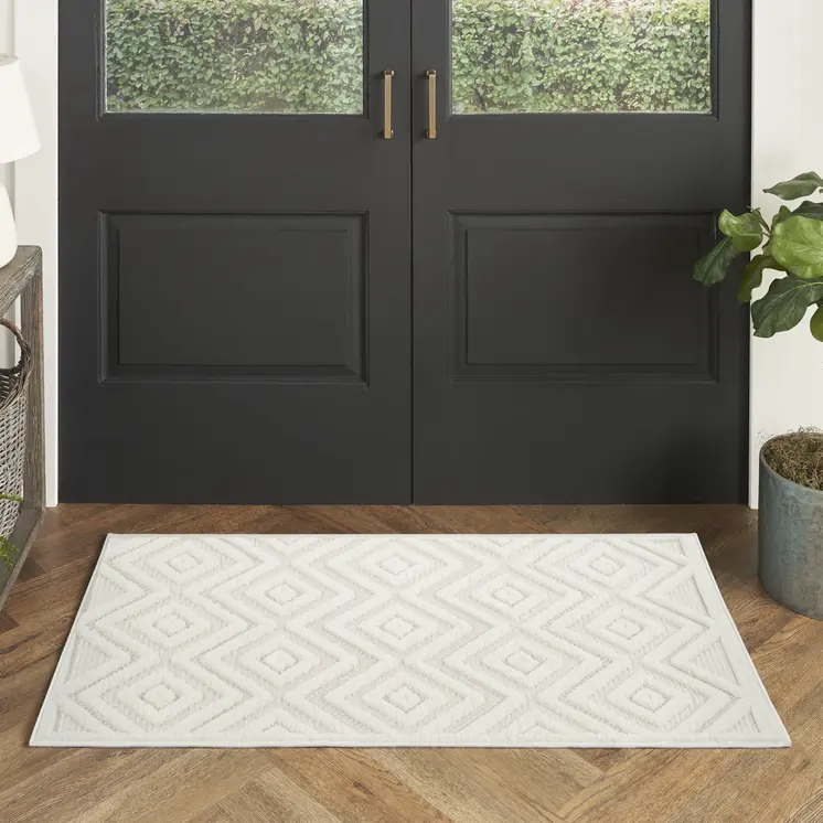 2' X 4' Ivory And White Geometric Indoor Outdoor Area Rug