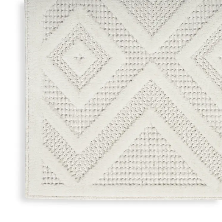 2' X 4' Ivory And White Geometric Indoor Outdoor Area Rug