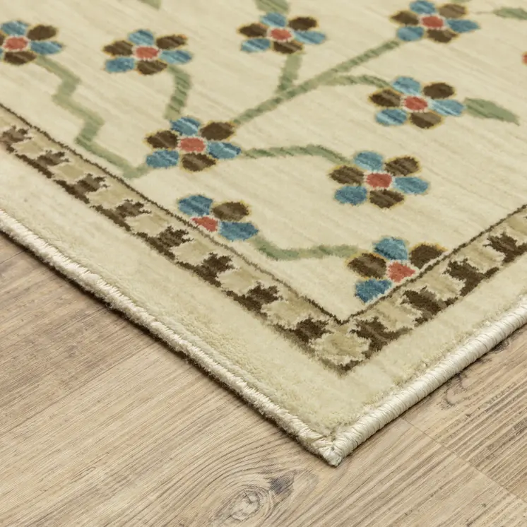 5' X 8' Ivory And Gold Oriental Area Rug With Fringe