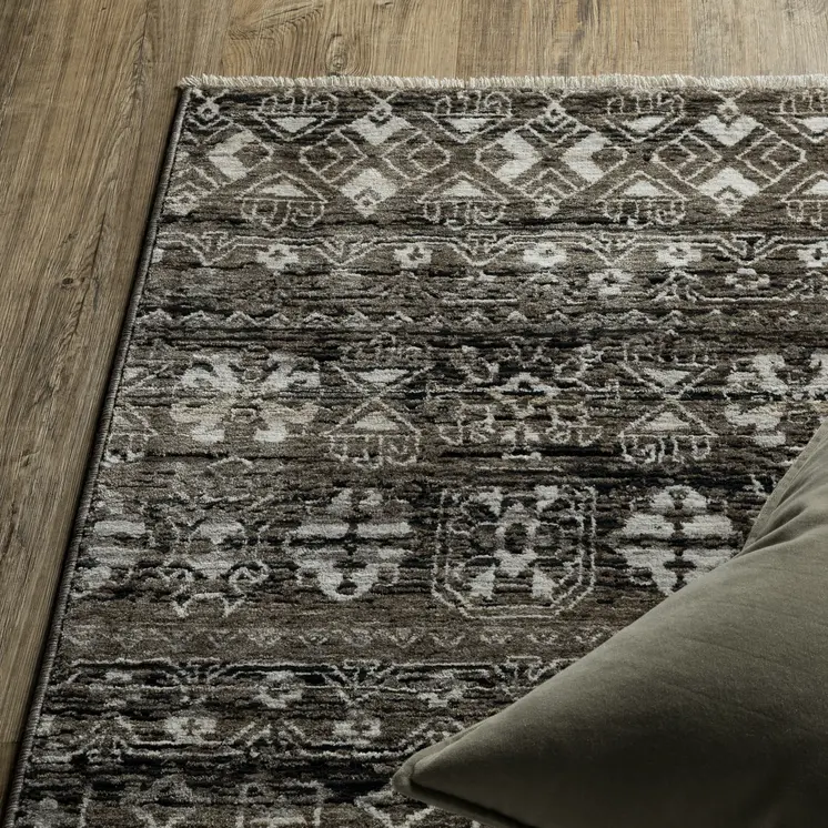 5' X 8' Black And Gray Tribal Area Rug With Fringe