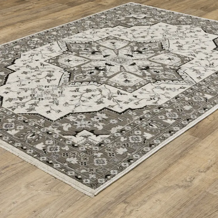 8' X 11' Ivory And Gray Medallion Area Rug With Fringe