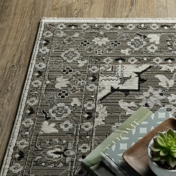 8' X 11' Ivory And Gray Medallion Area Rug With Fringe