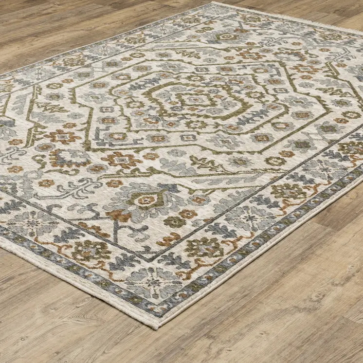 4' X 6' Ivory And Rust Floral Area Rug With Fringe