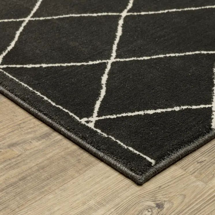 7' X 10' Charcoal And Ivory Trellis Area Rug