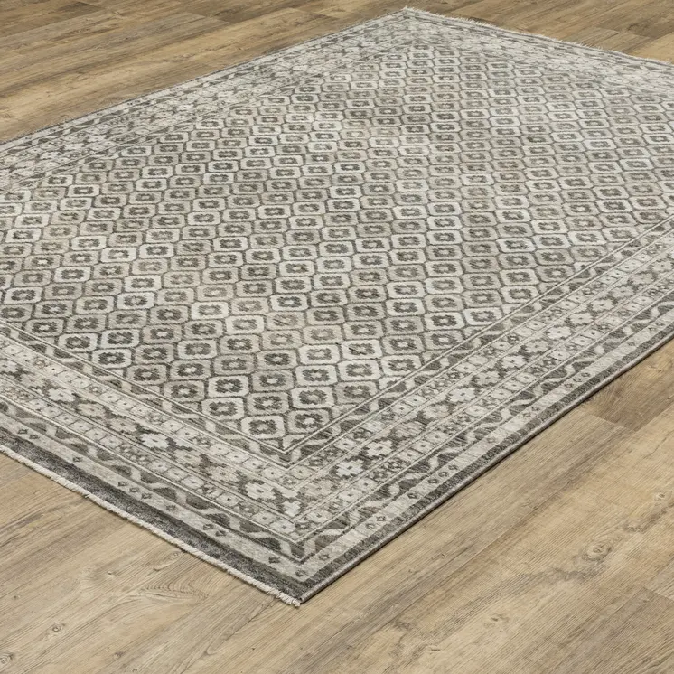 5' X 8' Gray And Beige Diamond Area Rug With Fringe