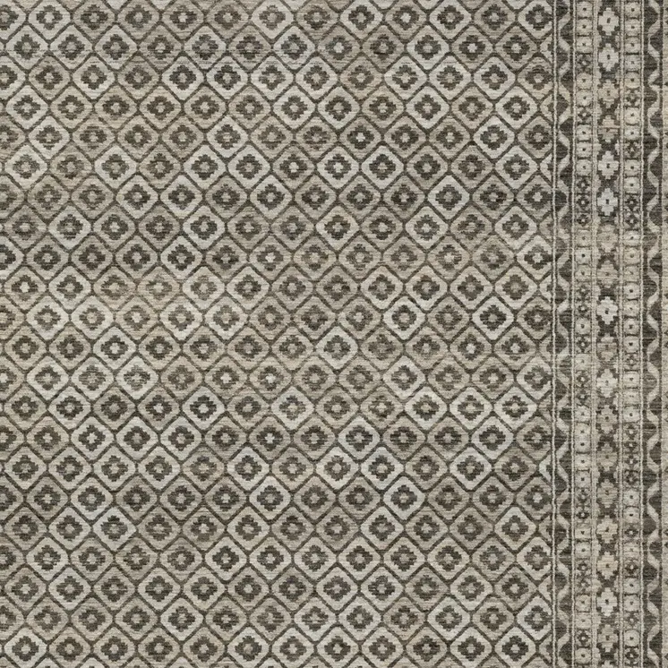 8' X 11' Gray And Beige Diamond Area Rug With Fringe