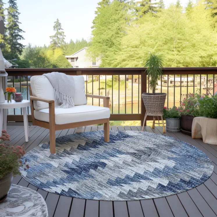 8' Navy Blue And Sky Blue Round Geometric Washable Indoor Outdoor Area Rug