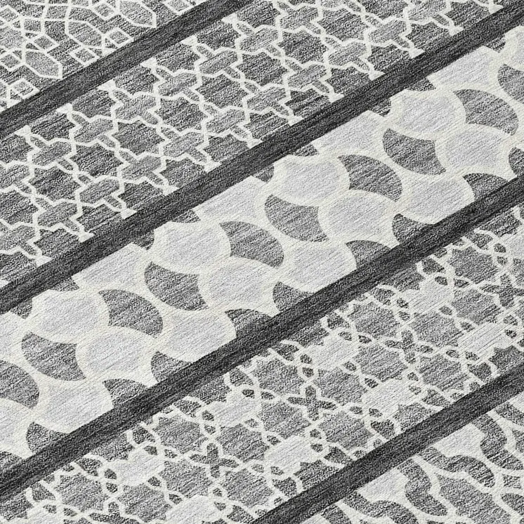 8' Gray Charcoal And Silver Round Quatrefoil Washable Indoor Outdoor Area Rug