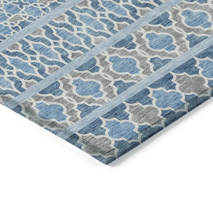 8' Sky Blue And Denim Blue Round Quatrefoil Washable Indoor Outdoor Area Rug
