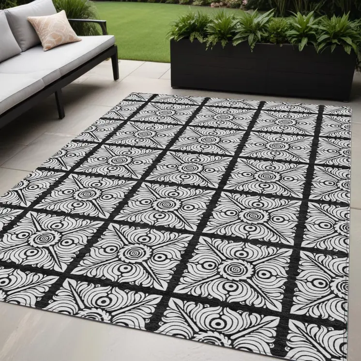 5' X 8' Black Ivory And Gray Medallion Washable Indoor Outdoor Area Rug