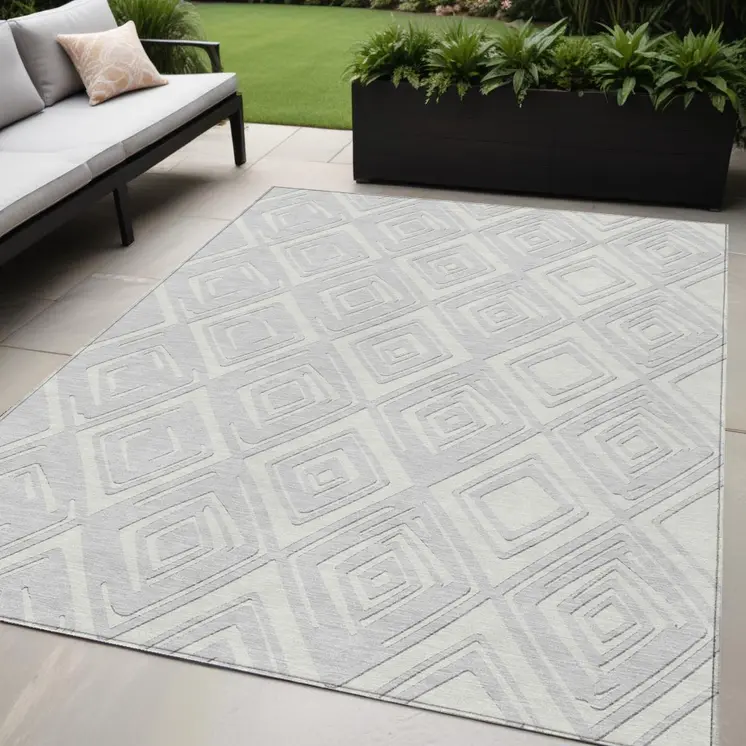 5' X 8' Silver And Ivory Geometric Washable Indoor Outdoor Area Rug