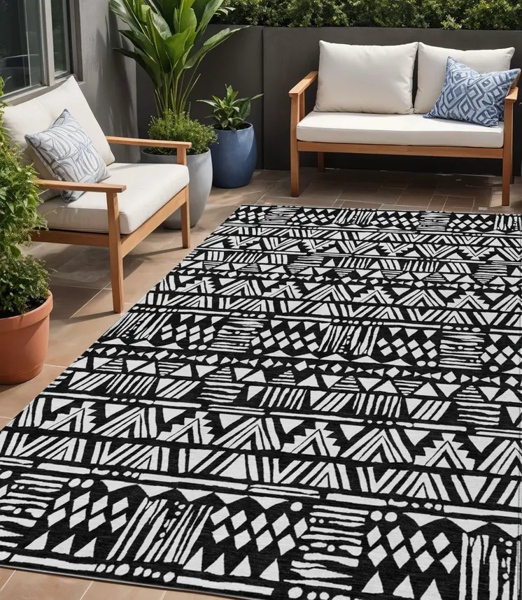5' X 8' Black And Ivory Southwestern Washable Indoor Outdoor Area Rug