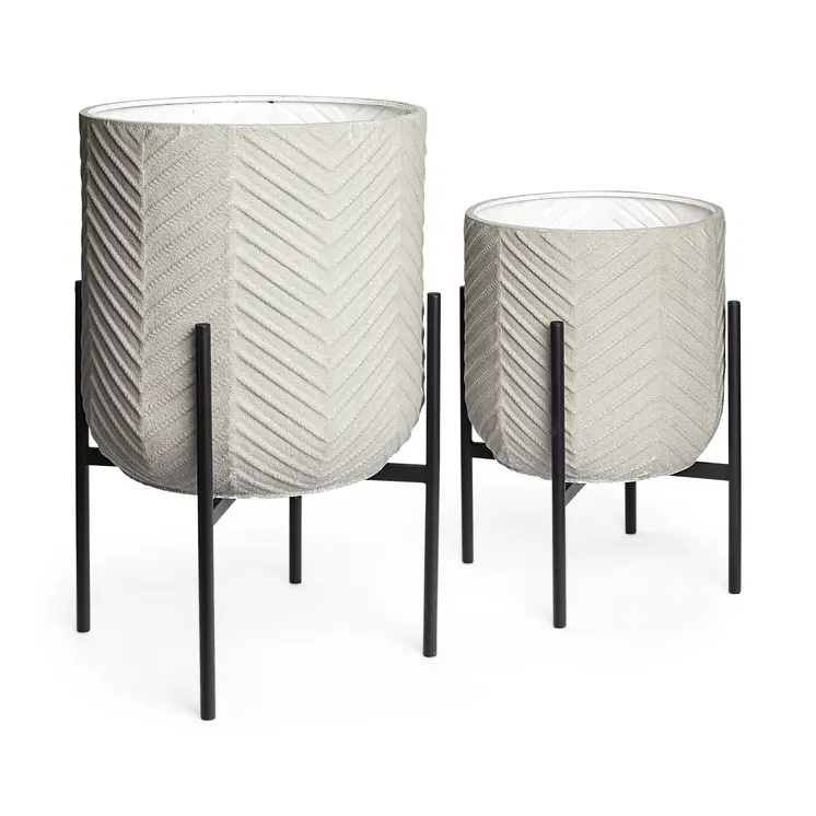 Set of Two Black Metal 20 Ounce Round Pot Planters