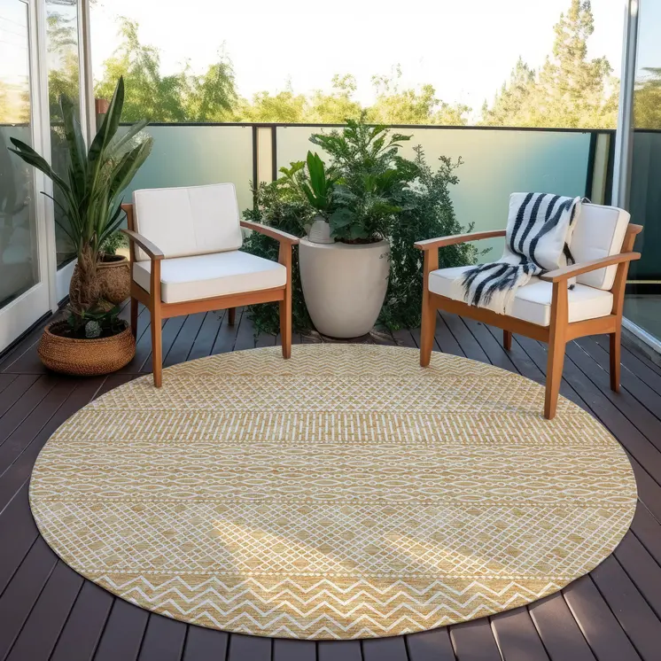 8' Gold And Ivory Round Chevron Washable Indoor Outdoor Area Rug
