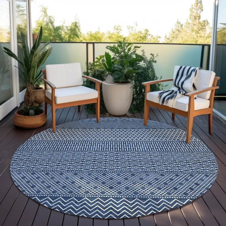 8' Navy Blue And Ivory Round Chevron Washable Indoor Outdoor Area Rug