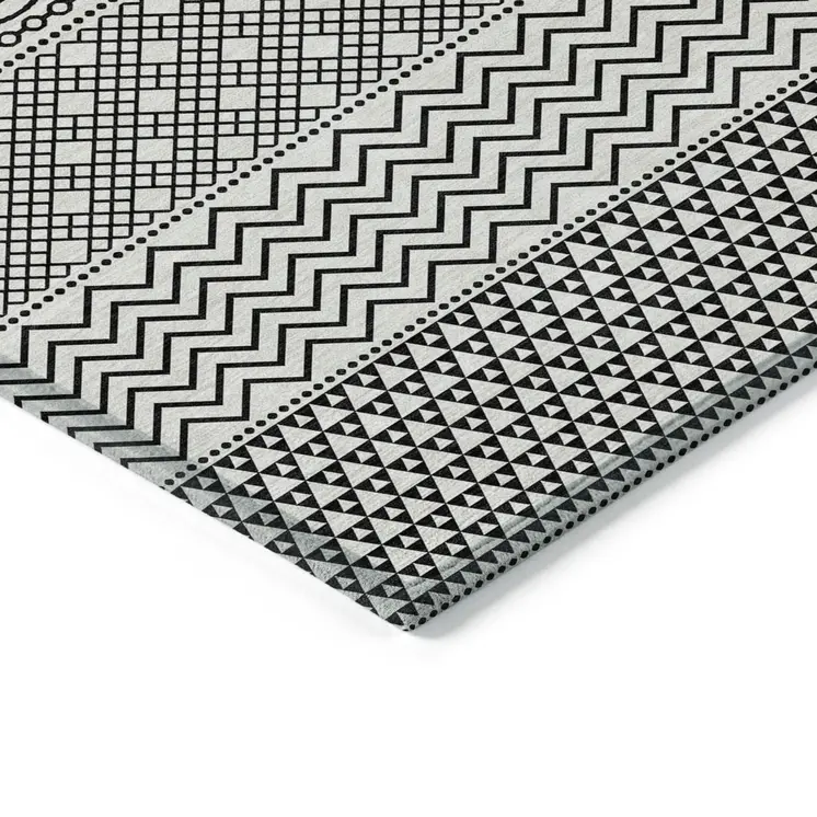 5' X 8' White And Black Chevron Washable Indoor Outdoor Area Rug