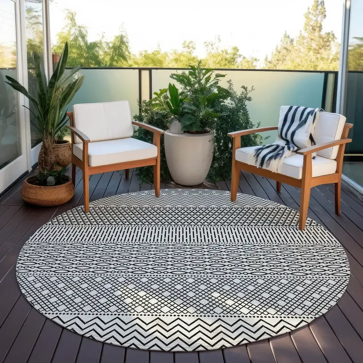 8' White And Black Round Chevron Washable Indoor Outdoor Area Rug