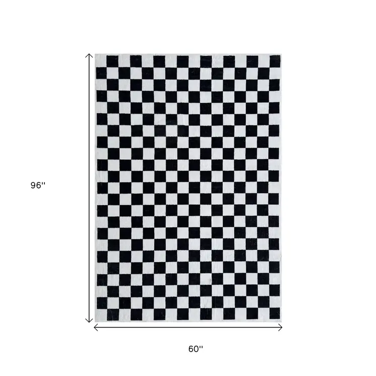 5' X 8' Black And White Checkered Area Rug