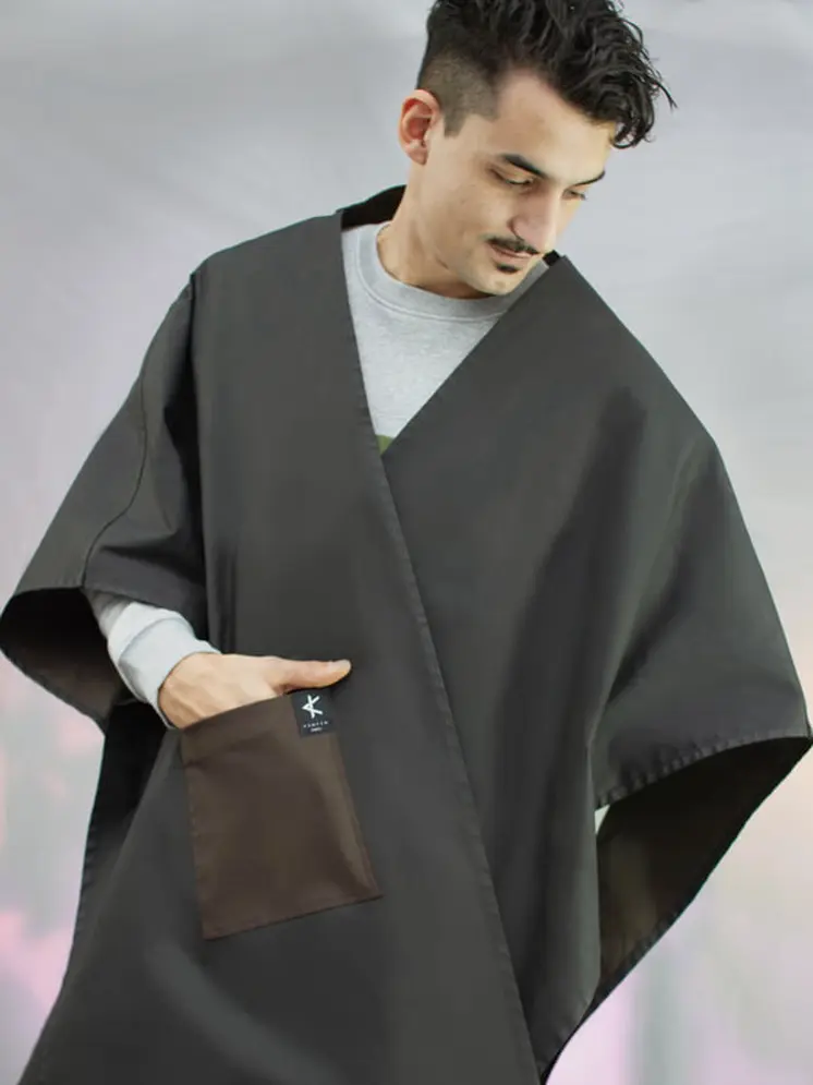 Cape Flippa - Black Mat