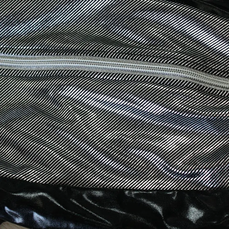 schwarze Wetlook Beinstulpen S/3046 S/M mit silbernen Kragen von Andalea Dessous