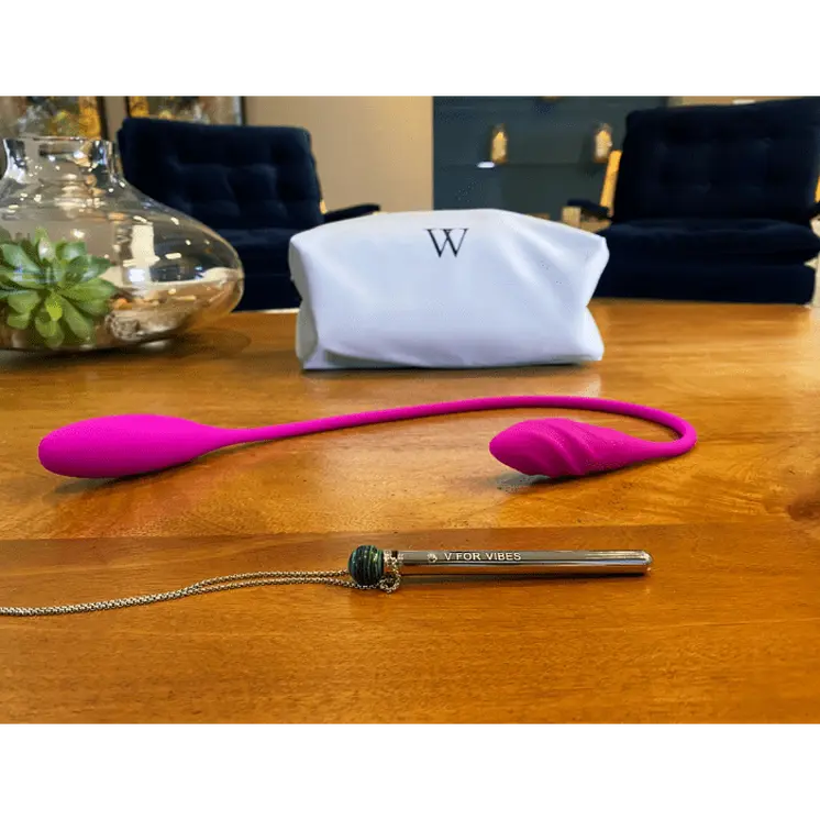 Flora Dual Head Vibrator X Minerva Vibrating Jewelry Piece