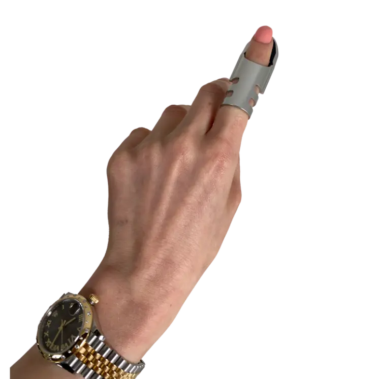 Clio- The Radiant Wearable Vibrating Ring