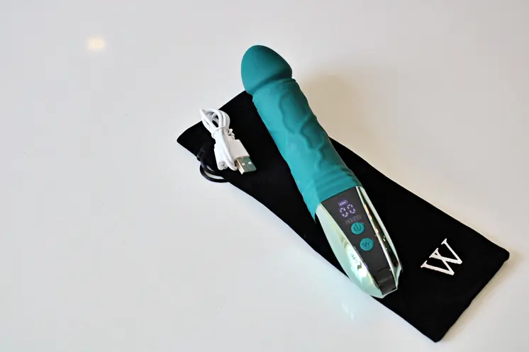 Lady Justice - The Vibrating Dildo