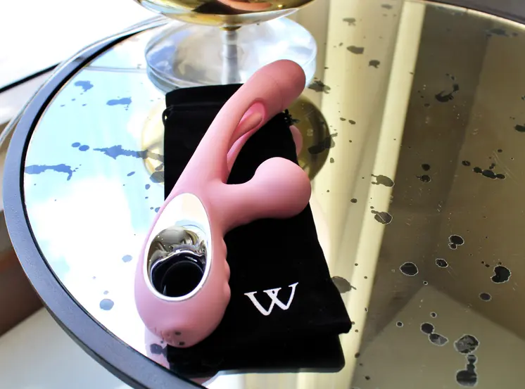 Salus Flapping Clit Vibrator – The Ultimate Three-in-One Sensation