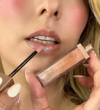 Semi-Clear Lip-gloss 1