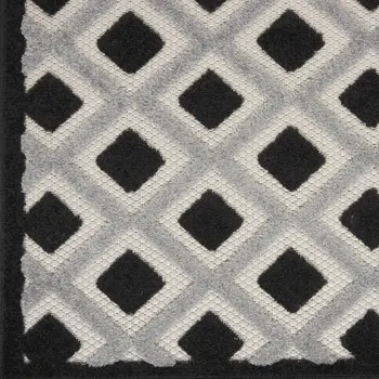 5' X 8' Black And White Indoor Outdoor Area Rug