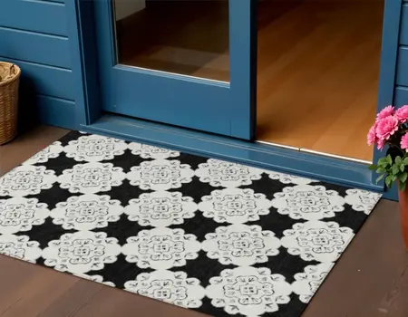 3' X 5' Black And Ivory Quatrefoil Washable Indoor Outdoor Area Rug